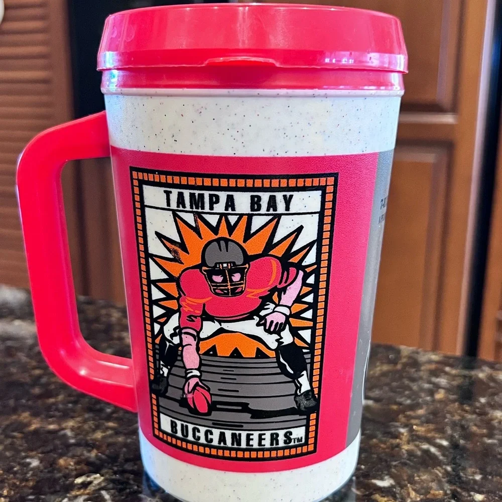 Vintage Aladdin NFL Tampa Bay Buccaneers 7-Eleven Plastic Travel Mug Cup